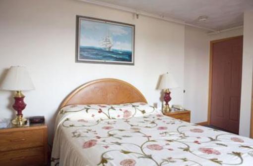 фото отеля The Sea Breeze Inn Middletown (Rhode Island)