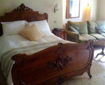 фото отеля Lynnfield Hotel