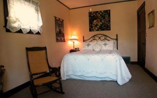 фото отеля Hillcrest Hide-Away Bed & Breakfast