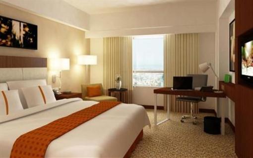 фото отеля Holiday Inn & Suites Makati