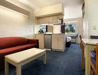 фото отеля Microtel Inn & Suites Madison