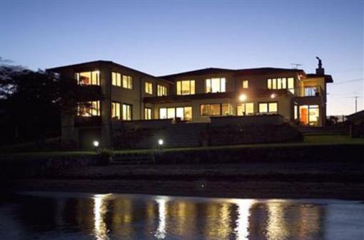 фото отеля Nicara Lakeside Lodge