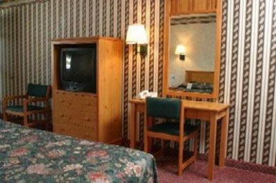 фото отеля Fredericksburg Inn & Suites