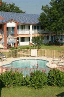 фото отеля Fredericksburg Inn & Suites