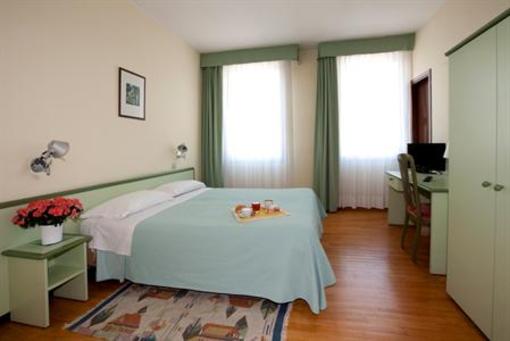 фото отеля Valbrenta Hotel Limena