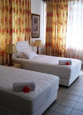фото отеля Reef Holiday Apartments Mahe