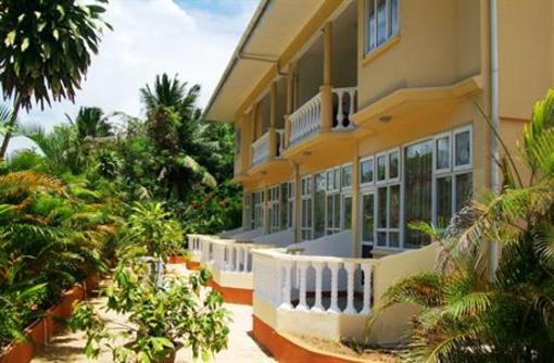 фото отеля Reef Holiday Apartments Mahe