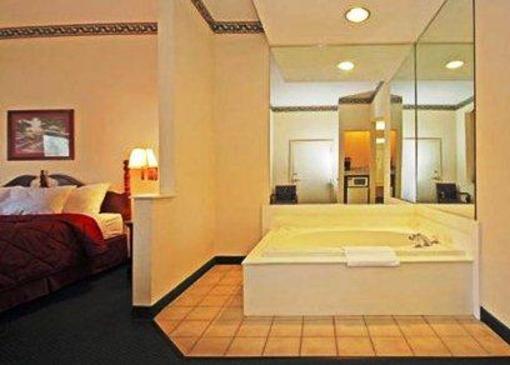 фото отеля Comfort Inn - Montgomery Carmichael Rd.