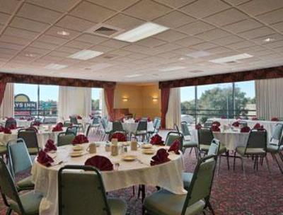 фото отеля Days Inn & Conference Center Danville