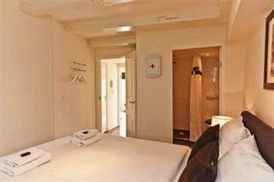 фото отеля Rembrandt Square Apartment Suites