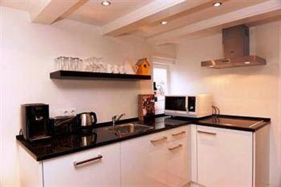 фото отеля Rembrandt Square Apartment Suites