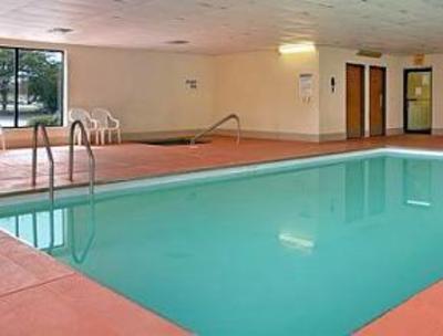 фото отеля Ramada Limited Hotel Waukesha