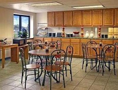 фото отеля Ramada Limited Hotel Waukesha