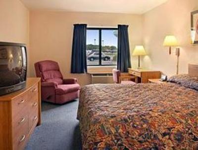 фото отеля Ramada Limited Hotel Waukesha