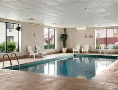 фото отеля Ramada Limited Hotel Waukesha