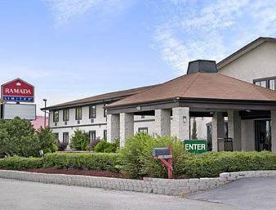 фото отеля Ramada Limited Hotel Waukesha