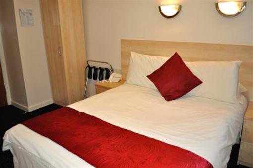 фото отеля The Waterfront Lodge Hotel Brighouse