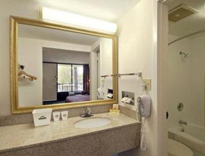 фото отеля Days Inn Near The Gulf Bradenton