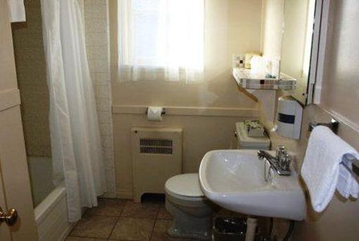 фото отеля 2400 Motel Ltd.