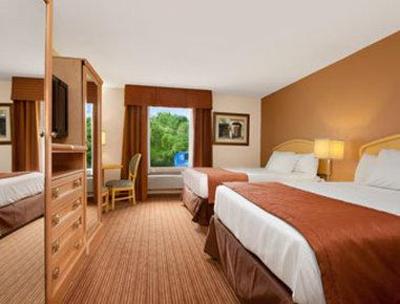 фото отеля Baymont Inn and Suites Charlotte-Airport