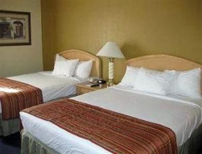 фото отеля Baymont Inn and Suites Charlotte-Airport