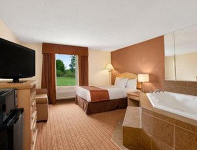 фото отеля Baymont Inn and Suites Charlotte-Airport