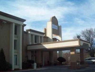 фото отеля Baymont Inn and Suites Charlotte-Airport