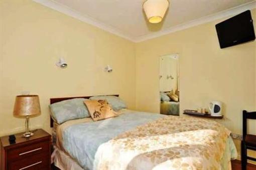 фото отеля Lynfield Guesthouse Galway