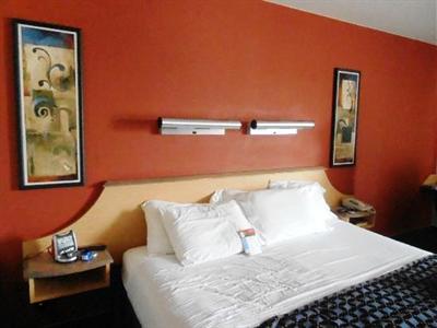 фото отеля Red Roof Inn - Boston Logan