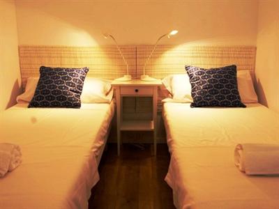 фото отеля Bed and Beach Guesthouse Barcelona