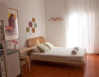 фото отеля Bed and Beach Guesthouse Barcelona