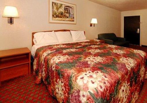 фото отеля Rodeway Inn & Suites Oklahoma City