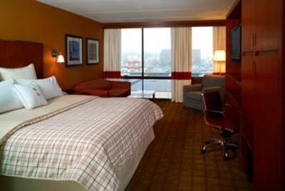 фото отеля Four Points by Sheraton Philadelphia Northeast