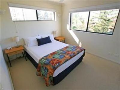 фото отеля Burleigh On The Beach Apartments Gold Coast