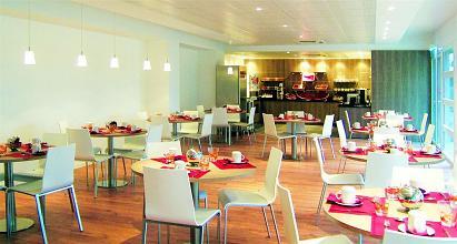 фото отеля Residhome Appart Hotel Roissy Village Roissy-en-France