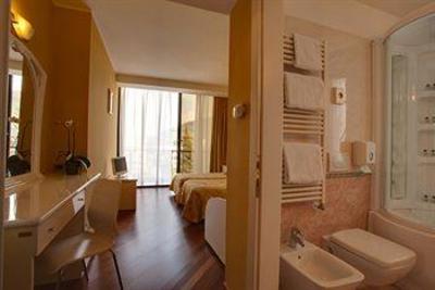 фото отеля Hotel Garda Riva del Garda