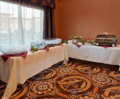 фото отеля Holiday Inn Express Hotel & Suites Sacramento NE Cal Expo