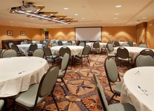 фото отеля Holiday Inn Express Hotel & Suites Sacramento NE Cal Expo