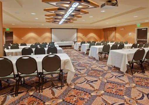 фото отеля Holiday Inn Express Hotel & Suites Sacramento NE Cal Expo