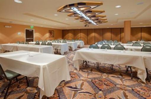 фото отеля Holiday Inn Express Hotel & Suites Sacramento NE Cal Expo