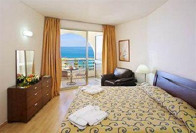 фото отеля Golden Coast Beach Hotel
