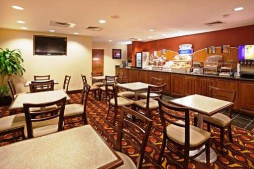 фото отеля Holiday Inn Express Hotel & Suites Huntersville-Birkdale