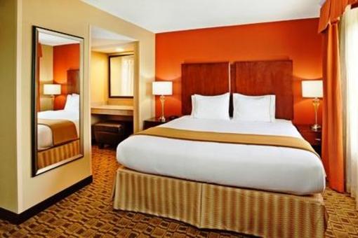 фото отеля Holiday Inn Express Hotel & Suites Huntersville-Birkdale
