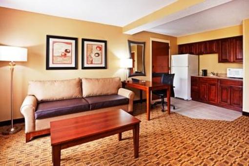 фото отеля Holiday Inn Express Hotel & Suites Huntersville-Birkdale