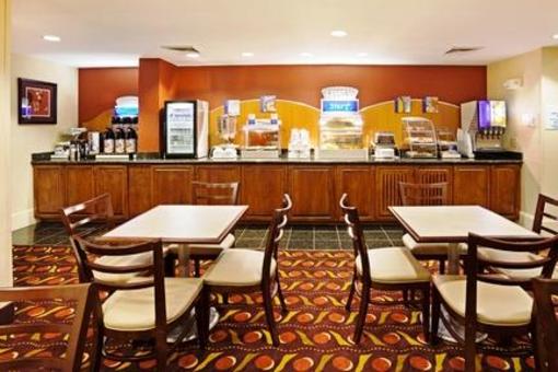 фото отеля Holiday Inn Express Hotel & Suites Huntersville-Birkdale