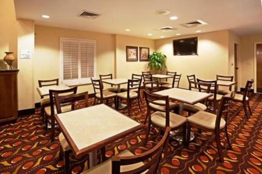 фото отеля Holiday Inn Express Hotel & Suites Huntersville-Birkdale
