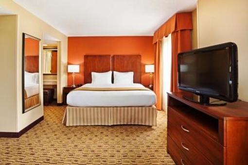 фото отеля Holiday Inn Express Hotel & Suites Huntersville-Birkdale