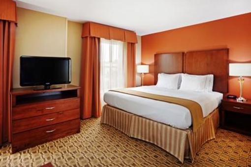 фото отеля Holiday Inn Express Hotel & Suites Huntersville-Birkdale