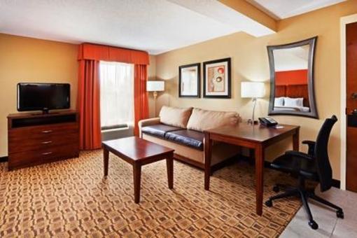 фото отеля Holiday Inn Express Hotel & Suites Huntersville-Birkdale