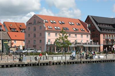 фото отеля Hotel Am Yachthafen Waren (Muritz)